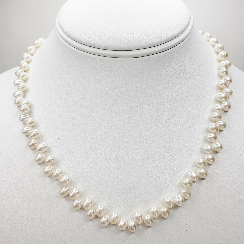 Single Strand Cultured‎ Pearl Necklace 14 KT Yellow Gold Clasp 17.5 Inches Long
